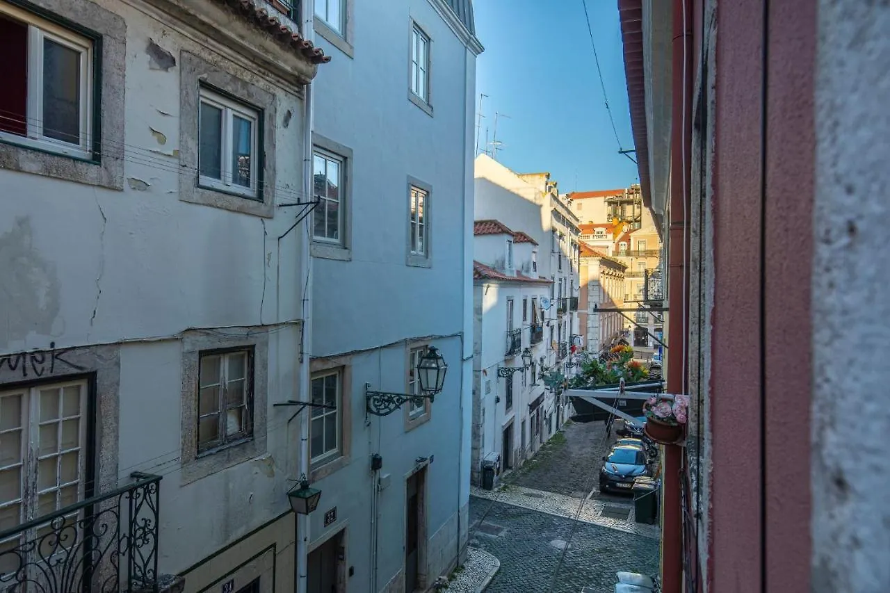 Amazing Camoes Apartment - Chiado, Лиссабон