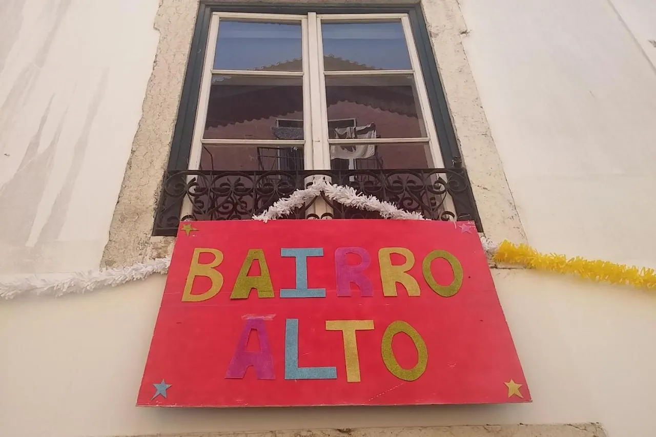 Amazing Camoes Apartment - Chiado, Лиссабон