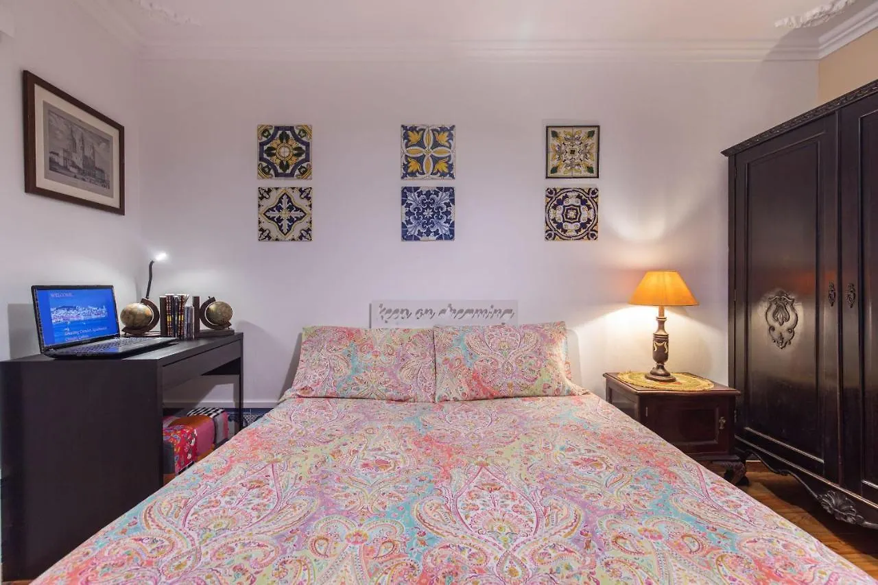 Amazing Camoes Apartment - Chiado, Лиссабон
