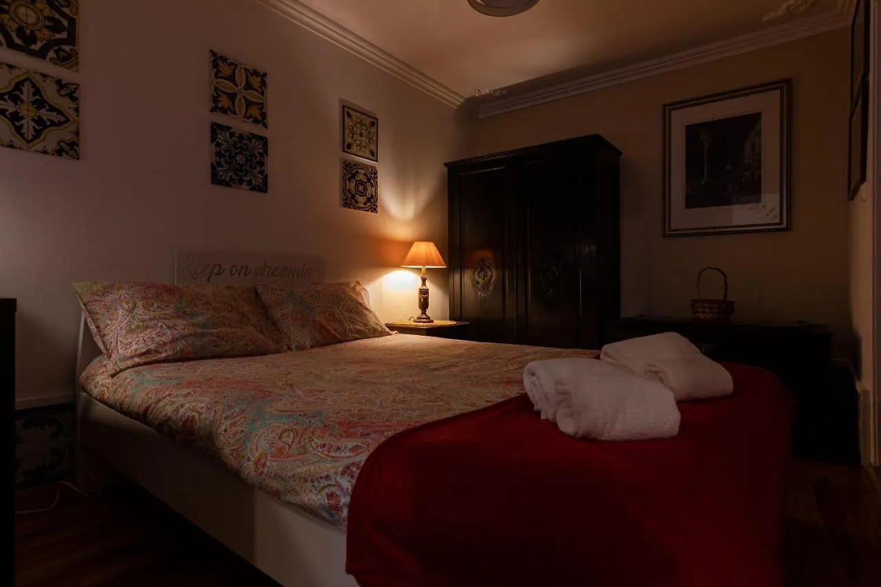 Amazing Camoes Apartment - Chiado, Лиссабон